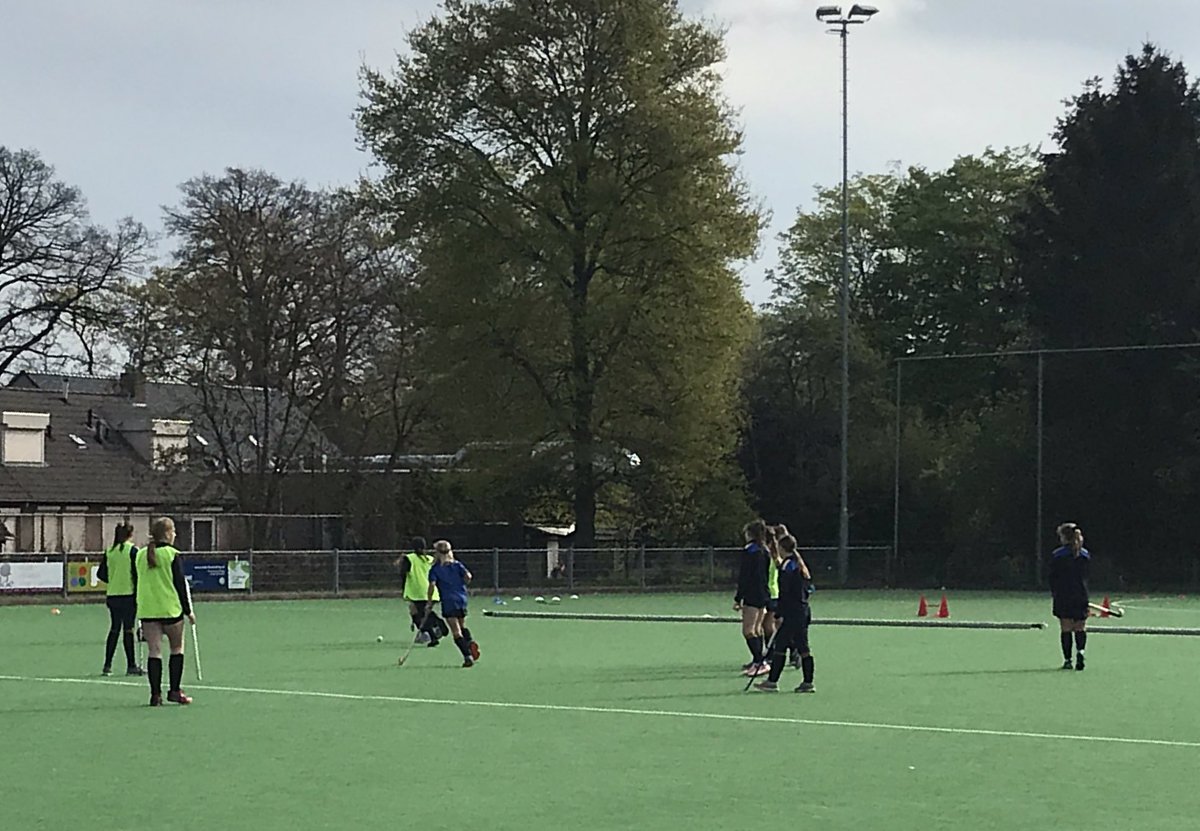 Another great morning of coaching <a href="/HockeyClubHorst/">Hockey Club Horst</a>, lots of new skills learnt by all our teams! Thank you to our amazing coaches <a href="/Hockeywerkt/">HockeyWerkt</a> 🏑🇳🇱 #sportsschool #hockey #tour2019