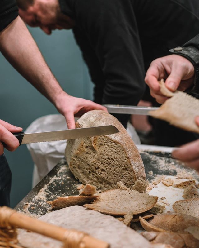 omnommag's tweet photo. 44% of everything we bake in the UK ends up uneaten - that’s the equivalent of 24 million slices of bread per day! We already know that we have a huge amount of food waste in the UK which is why we’ve seen some amazing initiatives come to light recently. The app @Olio_ex con… https://t.co/xWiDTsNBF2
