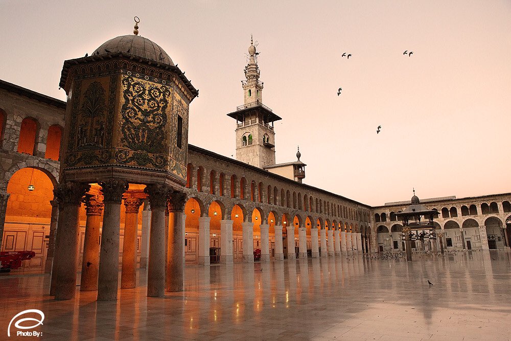 kareemooo_'s tweet photo. دة جامع حلب او كان جامع حلب الي أتبنى من اكتر من ١٣٠٠ سنة بس محدش يعرف عنه حاجة عشان محدش عمله #prayforhalab و الشغل دة .. السطحية و التابعية العمياء سيطرت علينا بشكل كبير للاسف ... https://t.co/VYOB0mGmcJ