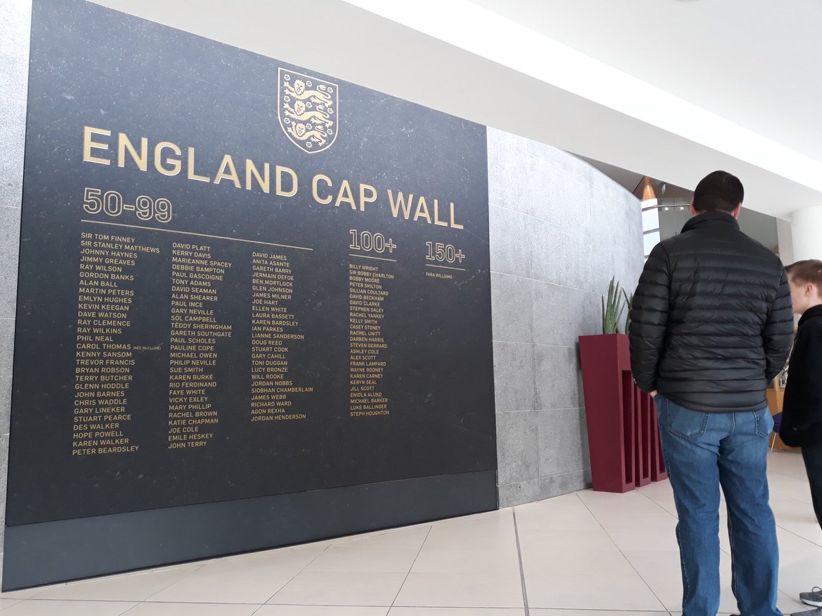 Introducing the new 🏴󠁧󠁢󠁥󠁮󠁧󠁿 cap wall at @Hilton_SGP...

🦁🦁🦁