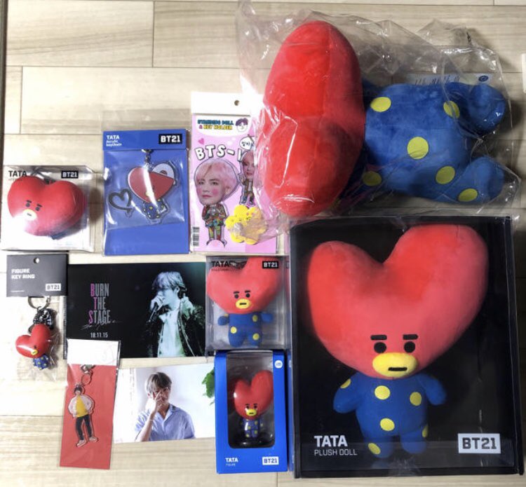 LOVE_BTS_511's tweet photo. 🎁#BTS⁠ ⁠⁠⁠⁠ ⁠ #防弾少年団 
  
テヒョン&amp;TATA祭り/BTS/BT21/TATA&amp;テヒョンセット/テテ/V
【当選人数】
   1名
【〆切】
  4月25日

【応募方法】
RT&amp;フォロー後DMで案内
リプで当選確率UP♪
#BT21
#ARMYSelcaDay 
#ARMYさんたちと繋がりたい https://t.co/5OR5jEMaMf