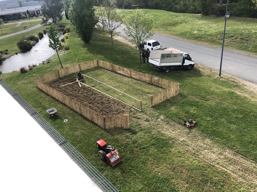Création en cours de notre potager d’entreprise sur notre site toulousain @gfiinformatique afin que chacun puisse gérer ses plantations et les récolte!