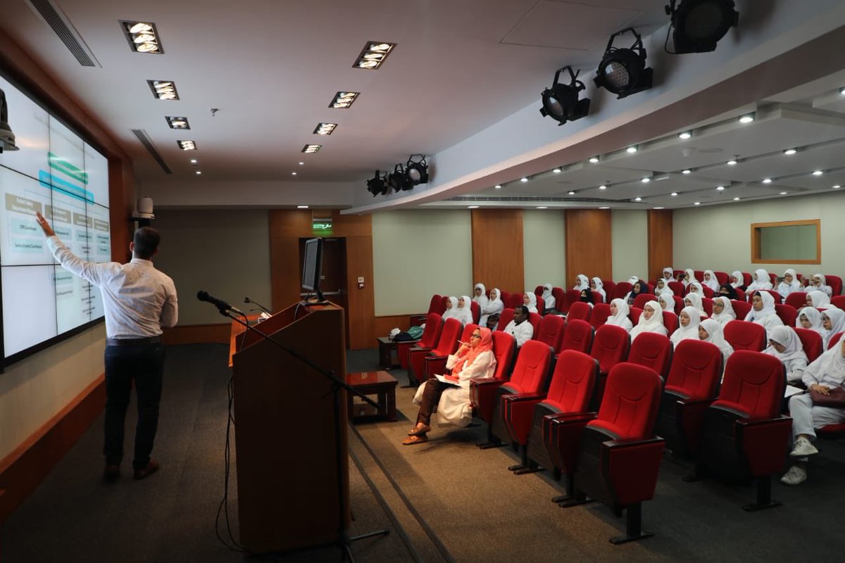 تعريفاً بدور إقسامة الطبية والفنية والإدارية #مجمع_الملك_عبدالله_الطبي بجدة يُقيم برنامجاً لقائي لمنسوبيه الجدد شمل على نبذة تعريفية بأهدافه ورسالته ورؤيته وأنظمتة المتبعة