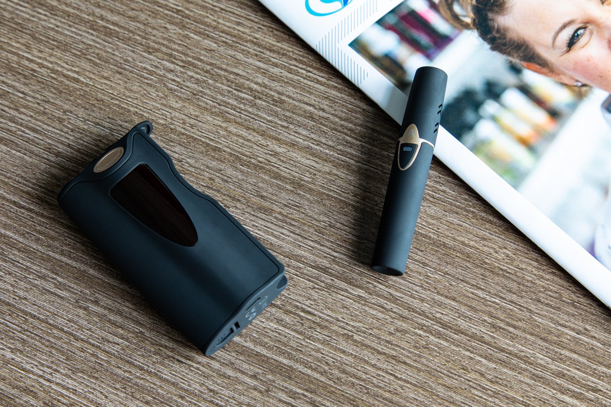 vapeexpojp's tweet photo. ★☆出展者様情報☆★

今回はAOKEYです。
AOKEYは業界初OLEDディスプレイ付きの加熱式タバコを開発した会社です。この度、新品C＆Oも業界初タイプです！2台を一身に集約することにより、市販直径約7ｍｍと5ｍｍタバコスティック両方が楽しめます。

#Vape 
https://t.co/EbICFxgQV9 https://t.co/JpQIVcwfKc