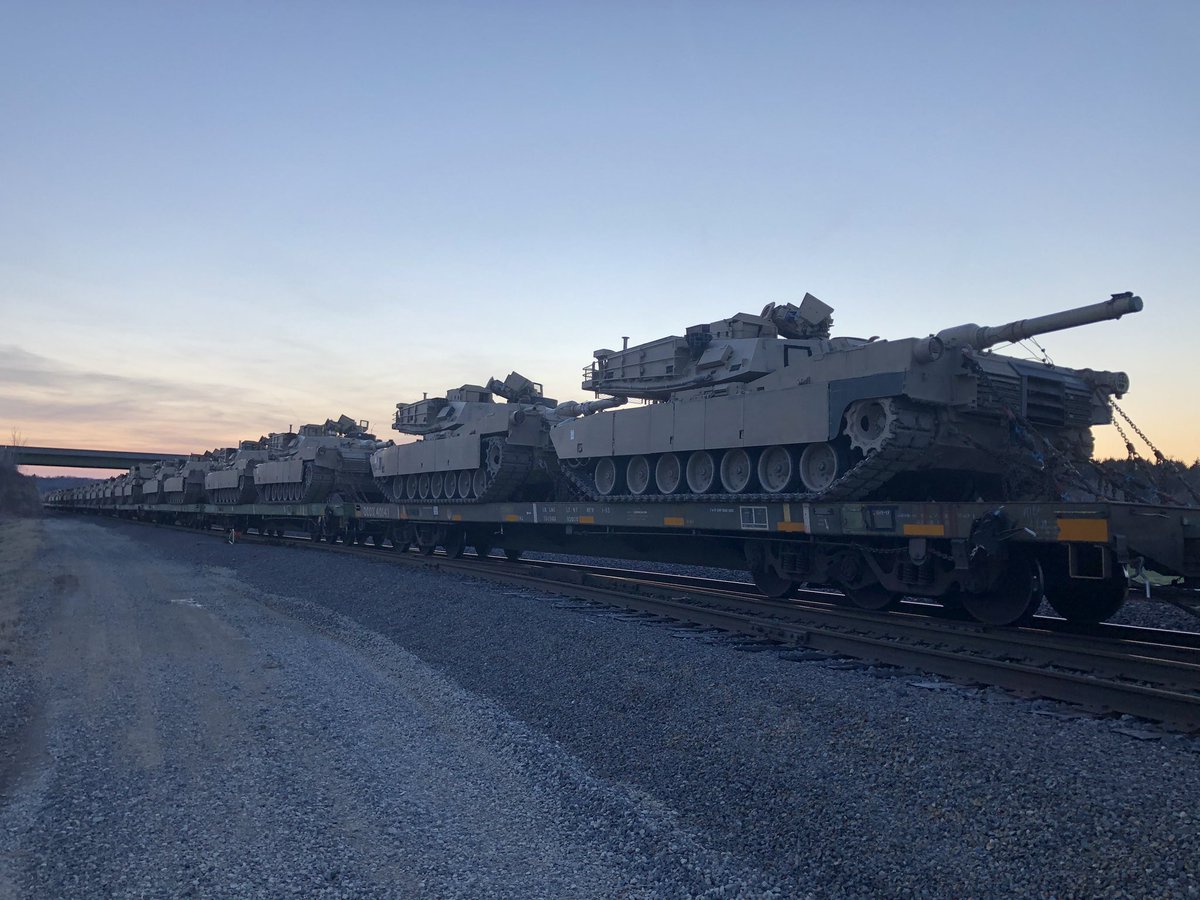 176Bty's tweet photo. Massive thanks to @FightingFirst and its #DivArty for looking after us LNOs so well. It’s been a pleasure fighting alongside you on Ex #WARFIGHTER - building relationships, driving #interoperability and learning through #ChallengingTraining 💥#Artilley #AbuSpirit #BigRedOne https://t.co/CPAFV82d77
