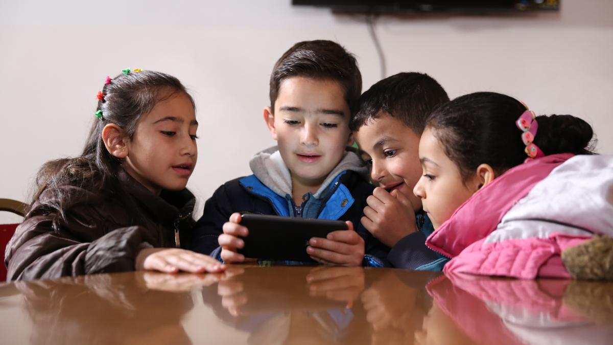 EMPODERA_org's tweet photo. Videojuegos que cambian Vidas 🎮 Entrevistamos para #EmpoderaImpact a @FrancyCavallari fundador de @vgwb_org y creador del videojuego @AnturaGame, capaz de enseñar a 👧 y🧑sirios sin escolarizar a leer en árabe 👏 https://t.co/C06aCYFw1O Interview in 🇬🇧 https://t.co/I2Fqev9qzM https://t.co/mz3okOBlI0
