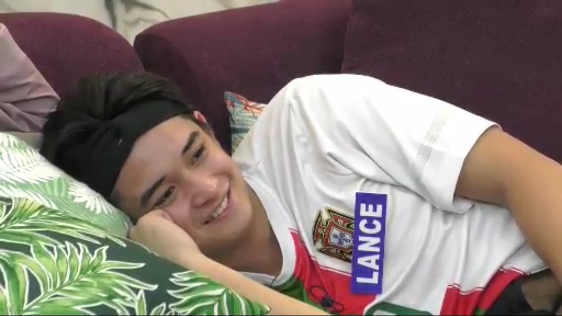 Lancebuddiesofc's tweet photo. Smile lang palagi Capteen!!! Marami sumusuporta sayo at mas dadami pa yan dahil sa pinakakita mong determination... Love you Capteen!!!

#PBB8ResponsibiliDAD Lance Carr https://t.co/0QAnbQ5RuD