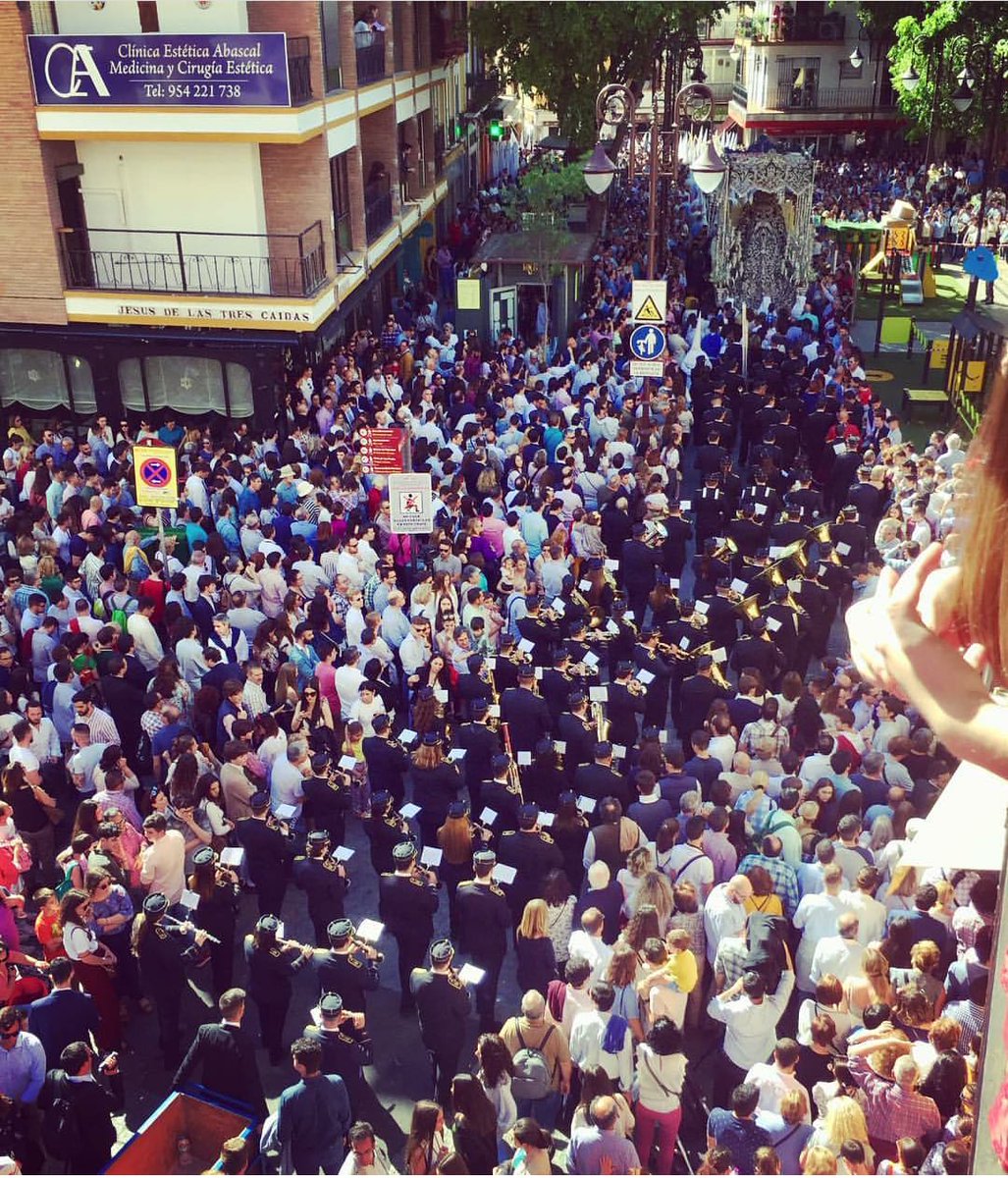 Imagen de nuestra formación acompañando a la Virgen de La Candelaria de la <a href="/HdadCandelaria1/">Hdad Candelaria Oficial</a> a su paso por la Plaza de la Alfalfa.

Queremos dar las gracias a Cristina Díaz por la fotografía.
