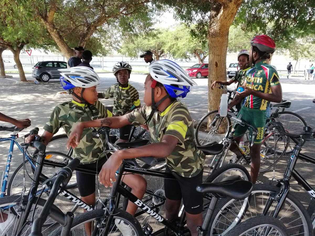 book_ibhoni's tweet photo. Water break at Maponya Mall, Soweto with the BOOK IBHONI youth.
#CyclingTownships #Soweto #Youth #FutureCyclists https://t.co/TUSsxLWkT3