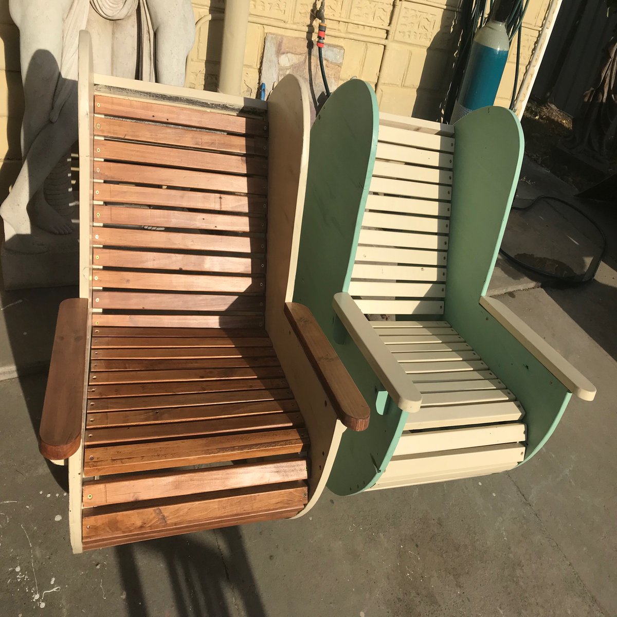 UopaintC's tweet photo. This #HalfMoonrocking chair is made from #pallets. They are #painted using https://t.co/M2M3MX7rvZ Products. UO #Furniture paint #stains &amp; #satinsealer. The #pallets were #dissmantled with the uo #palletbuster https://t.co/j4z3x5XaWf