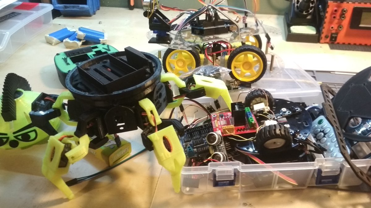 cybersamba's tweet image. Semana Santa complicada... No me busquéis en las procesiones. #arduino #robocar #turtle #vorpalhexapod