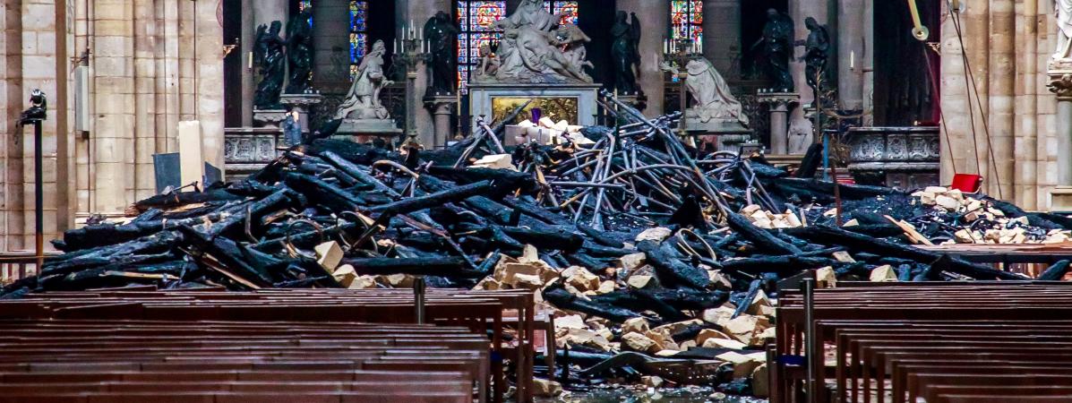 franceinfo's tweet photo. Notre-Dame de Paris : "On a la compétence technique pour refaire la cathédrale sans difficulté" assurent les Compagnons du devoir https://t.co/DCSfOs0Juc https://t.co/6L91W2OqRm
