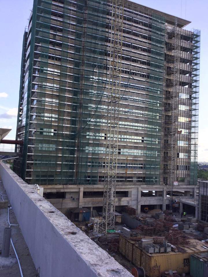 HonEmmanEkon's tweet photo. Earlier today on a facility tour of the 17 floor Head Office building of the @officialncdmb, Yenogoa, Bayelsa State. 

The edifice which is the first of its kind in the Niger Delta is expected to be completed by the end of the year. https://t.co/d8Xo7snmNX
