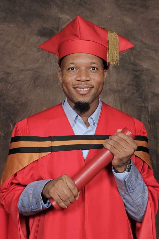 NoncebaMhlauli's tweet photo. More #ANCPhDs #ANCDrs Here is Dr Themba Masondo, Dr David Mohale &amp; Dr Thabang Sefalafala 🔥🔥🔥 #ANCGraduates cc @tlethea https://t.co/7ric141rc0