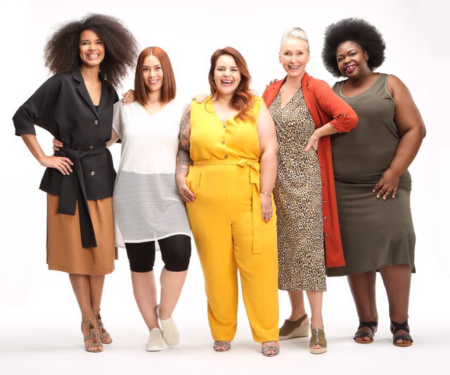 “Une collection capsule mode inclusive pensée avec un choix de style sans distinction de taille et des coupes étudiées pour toutes les femmes.” - <a href="/StephanieZwicky/">𝚂𝚝𝚎́𝚙𝚑𝚊𝚗𝚒𝚎 𝚉𝚠𝚒𝚌𝚔𝚢</a> 
Le 20/05 sur lahalle.com