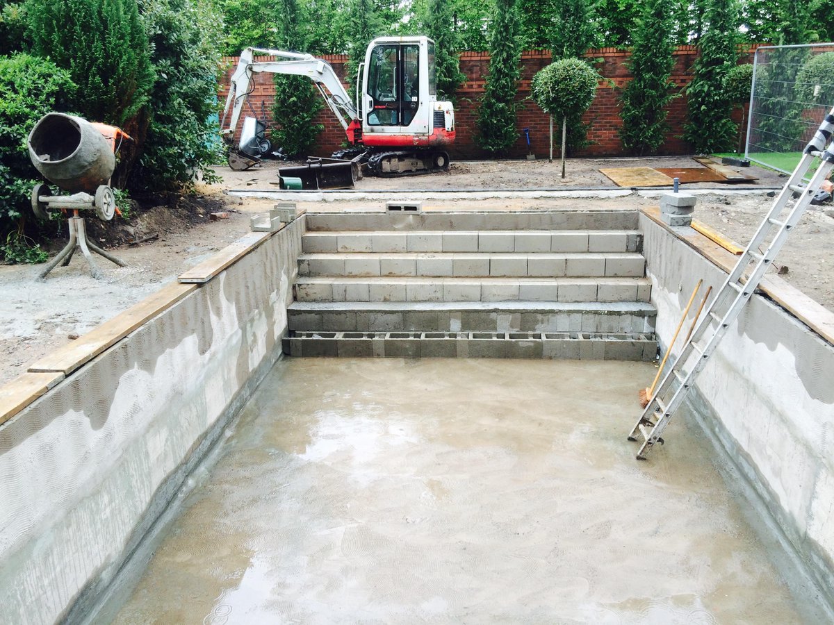 AndertonConcret's tweet photo. Did you know that our Stepoc product can be used for #swimmingpools? This example was an award winner. Contact us to discuss your next project or to find out more information. #swimmingpool #retainingwalls #stepoc #awardwinner #costeffective #constructability #concrete https://t.co/Z4HbGniVV8
