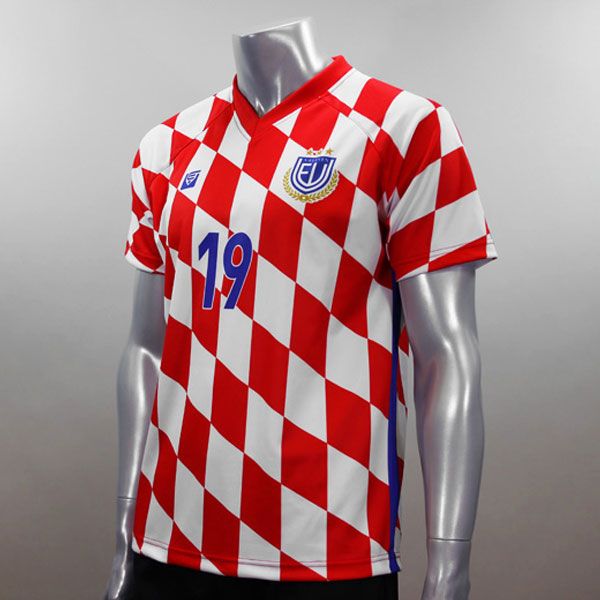 サッカーユニフォームv Eleven公式 作品集に新しいユニフォームを追加しました クロアチア代表をイメージした 赤 白フラッグ柄のセミオーダーサッカーユニフォームです サッカーフィールドで目立ちたい方へおすすめです T Co 70z1xg9hur