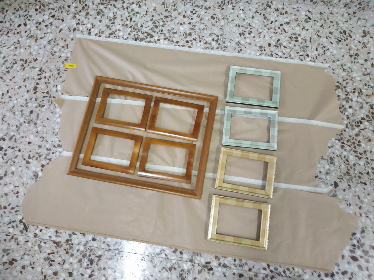D_MaestroTorres's tweet photo. #CuentoRmodelArts: #Reducir #Reciclar y #Reutilizar es el objetivo de esta actividad en el #ProyectoInnovación #RmodelARTS, customizando los marcos y recortando el #PapelArrugado para crear esta #composición en la #biblioteca.  ,  #IDYENSEÑAD @Educarm @AdelaMCacha #ArteAbstracto https://t.co/YK66fQBTdi