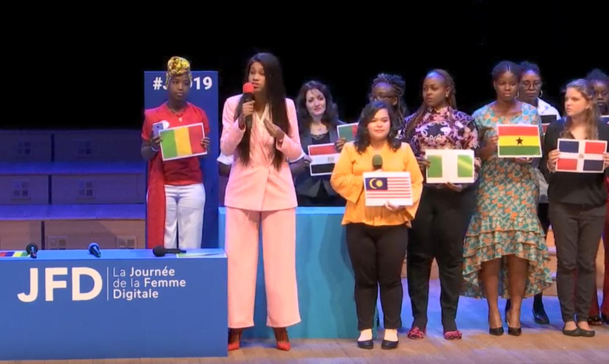 2/5 First on stage, <a href="/DoreenNoni/">Estazia</a> just talked about Peter’s Daughter Project, a show to tell Tanzanian stories so as to instill positive mental attitudes in the #youth whilst exposing the reality of stress-related mental health diseases.