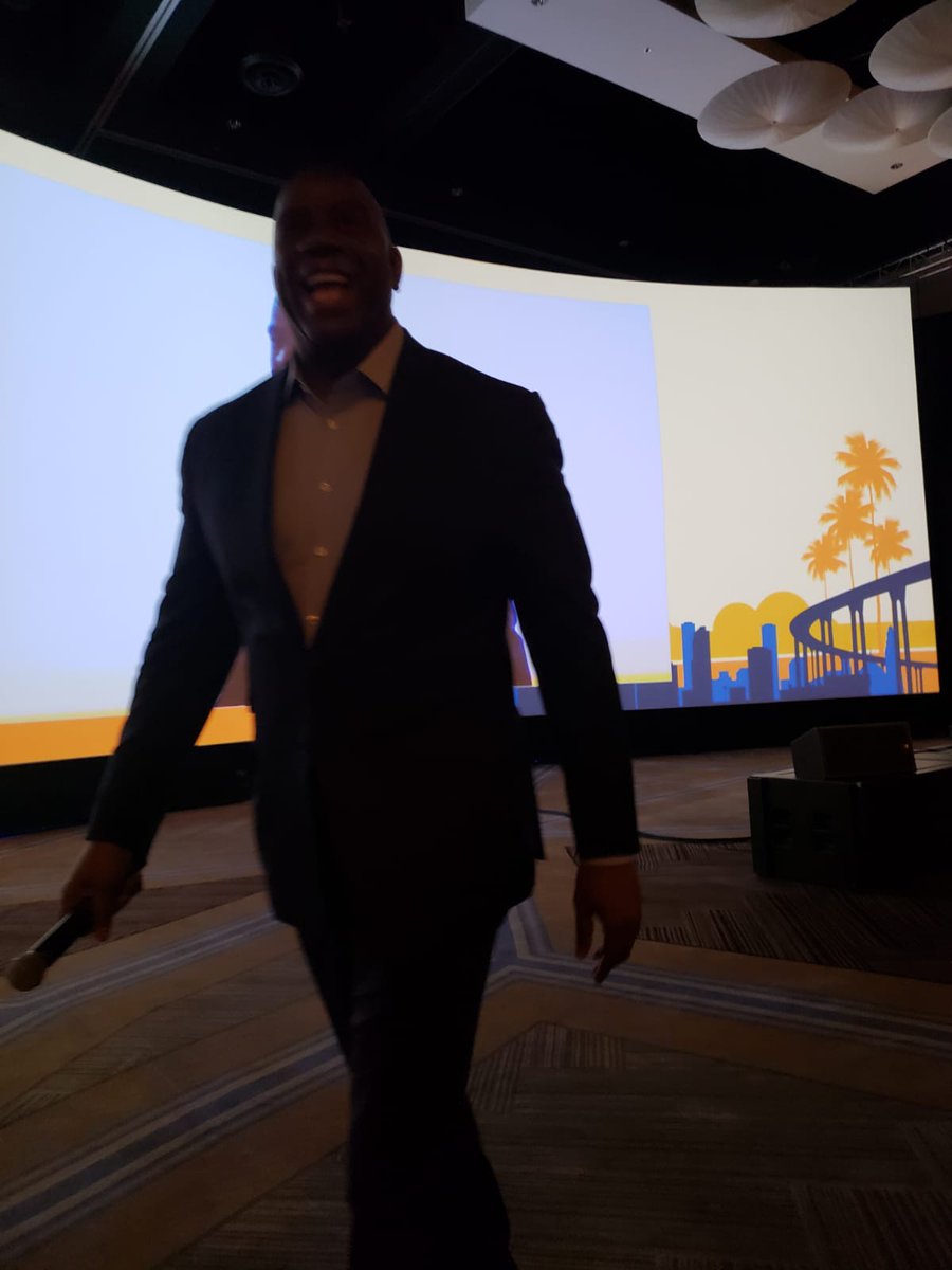 kranthi218's tweet photo. #HESummit19 @MagicJohnson @ITU_Tweets 
Overall Excellence in Innovation
International Technological University,Rutgers University,UCSB https://t.co/z6iumGXY18