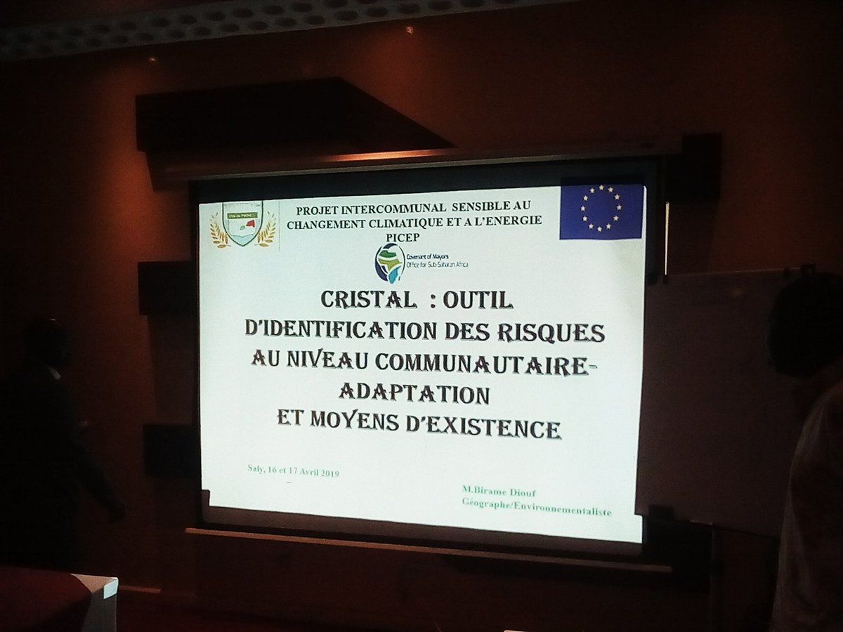 PicepPikine's tweet photo. Jour 2: Présentation de cristal( outil d'identification des risques au niveau communautaire et adaptation et moyens d'existence) par Mr Birame Diouf #COMNAC @UEauSenegal
@CoMOSSAfrica @endaenergylinks @jvesenegal https://t.co/SkXKyvzdXO