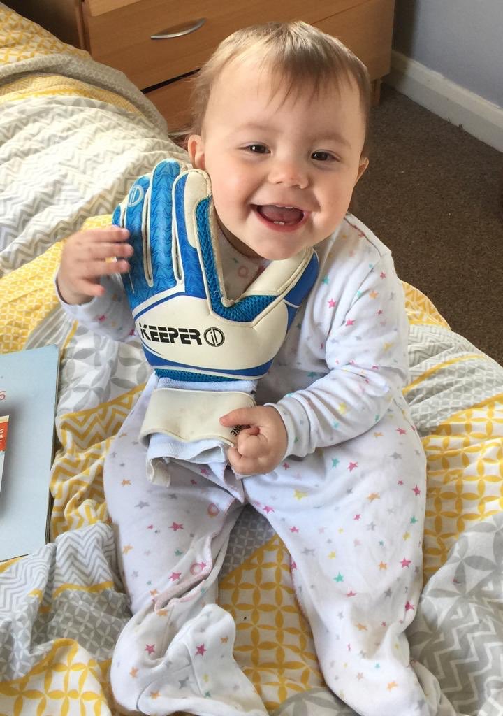 justkeepers's tweet photo. Never to young to start your Goalkeeping journey! 

❤️⚽️🧤

Keeper iD going down a storm with little Bella! 

Daughter of former @buryfcofficial @SUFCRootsHall @Official_STFC @FGRFC_Official Goalkeeper @cambelford 

#KeeperiD #GloveLove #JustKeepers  #BellaBelford https://t.co/Rbf2WRXSoj