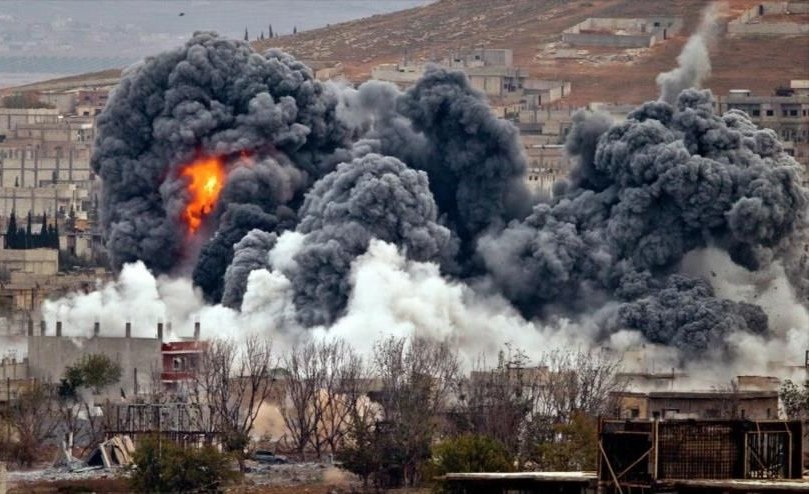 Gest_SEDR's tweet photo. A la primera foto #NotreDame,  en 24 hores ja disposa de 800 milions per a la restauració. La segona és de #Siria en 8 anys 400.000 morts i un país destruït. No ho estem fent bé. 😔😔😔😔😔😔
@SaveChildrenCat @UNICEF #FemXarxa #28A #Shame @KRLS @rac1 @AlbanoDante76 @miqueliceta https://t.co/MvorFRAysQ