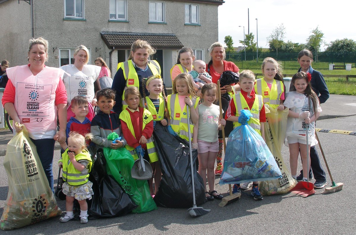 Charleville Tidy Towns have organised a Spring Clean for this Friday April 19th between 10 am and 12 noon. Click below for full details or contact <a href="/IanDoyle1956/">Ian Doyle</a> on 087 6644654
bit.ly/2ImrHBG
#Tidytowns
#Springclean
#PromoteCharleville
#CharlevilleIRL