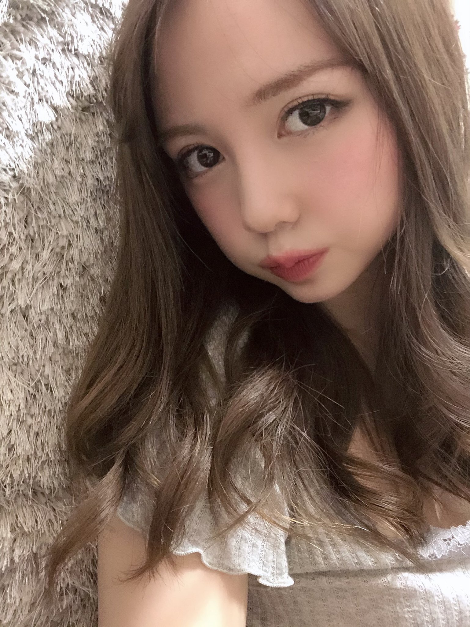 顎無し戦士 Ponyは人中も顎も長くてもこんなに可愛い まりあは顎が無いのにこんなにかわいい 頭蓋骨を球体としてみたときにパーツがしたにあるからなんだよね これ頭蓋骨から勝ち組じゃないと整形してもなれない顔 私は顎が無いからといってまりあを