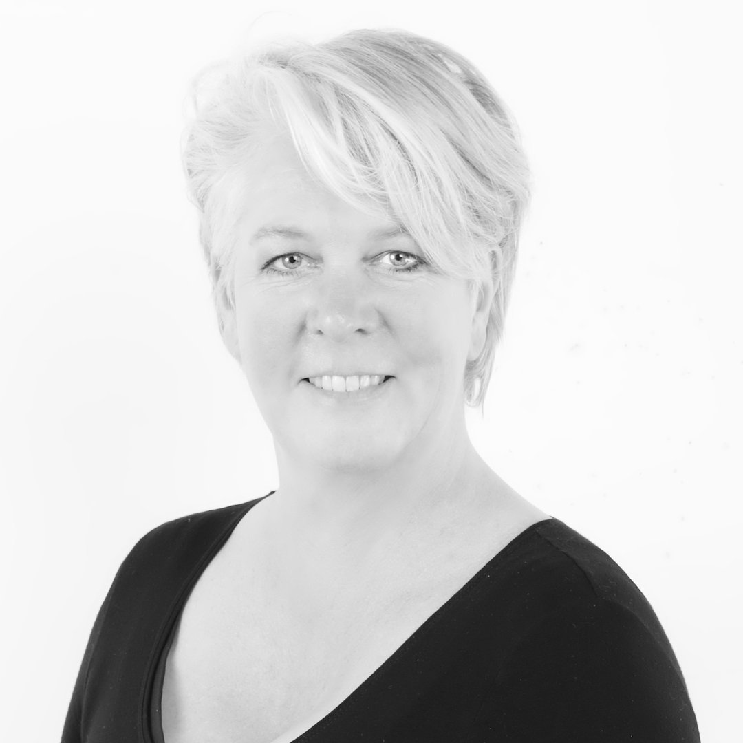 AnnaGibiino's tweet photo. Els Zijlstra is giving the keynote presentation at the 'Innovation Meets Design' seminar- Thursday 2 May, South Gallery Room 4. It is likely to be heavily subscribed, so please book online https://t.co/zEFARPFxny. #hardsurfaces19 #mosaics #tiles #engineeredstone #MaterialDistrict https://t.co/mieWAm97xN
