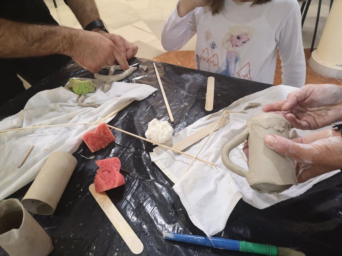 MuseoArteAlm's tweet photo. Las esculturas van tomando forma 😍. ¡Gran cantera de artistas tenemos en #Almería! #TallerenFamilia #Espacio2 #MuseosCreativos #MuseosDivertidos https://t.co/6mrG8ixuJL