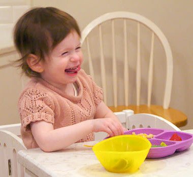 SignTalkFound's tweet photo. Samantha's neighbors knew they had to do something when they found they couldn't chat with the friendly, #Deaf toddler... So together they hired an ASL tutor to learn! We ❤️ the community in this story, click https://t.co/donxZgmPVA to join an upcoming one!

Source: @CBSnews https://t.co/HpRk004itL