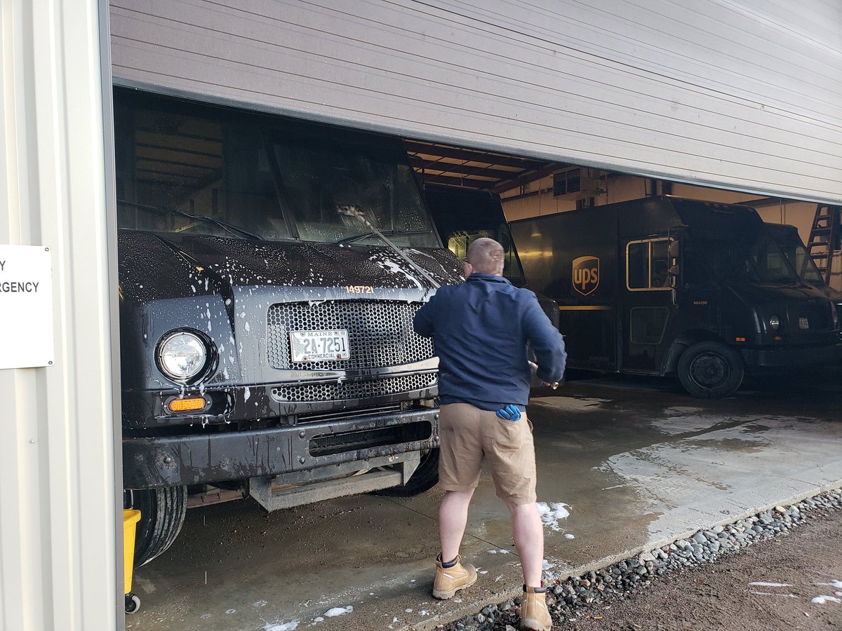 #CalaisUPS #upsmaine #togetherWeAreUPS #livesafely
#CleanTrucksAreHappyTrucks
<a href="/NortheastUPSers/">NortheastUPSers</a>