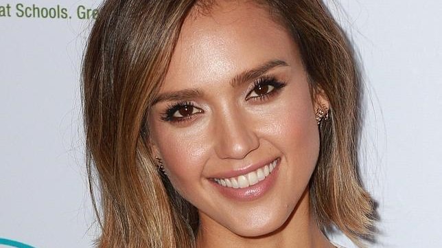mobadent's tweet photo. Una #sonrisa: @jessicaalba #felizmiércoles https://t.co/yqjb7E6OvC