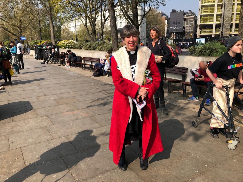 ExtinctionR's tweet photo. #HumansofXR

Revd. Helen Burnett 59. Vicar. ‘This is a community that can be here on behalf of the whole society to help us face the reality of the state of the planet’.

#InternationalRebellion
#ExtinctionRebellionLondon
#ExtinctionRebellion
#ClimateActionNow 
#ClimateEmergency https://t.co/QA6z8y2lyt