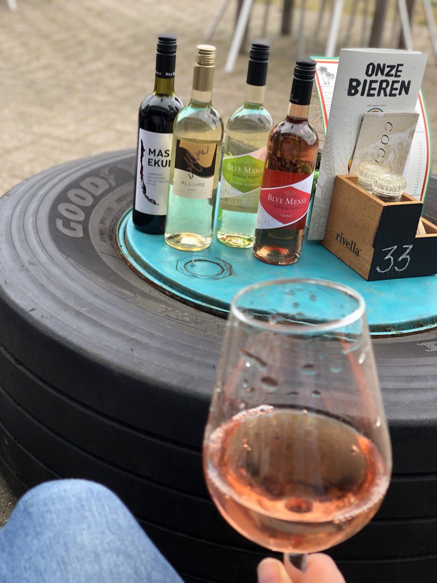 ijsselkade's tweet photo. Wees welkom op onze Wine Wednesday vandaag, alle huiswijnen voor €2,50😍🍷 https://t.co/oxqmbzVChm
