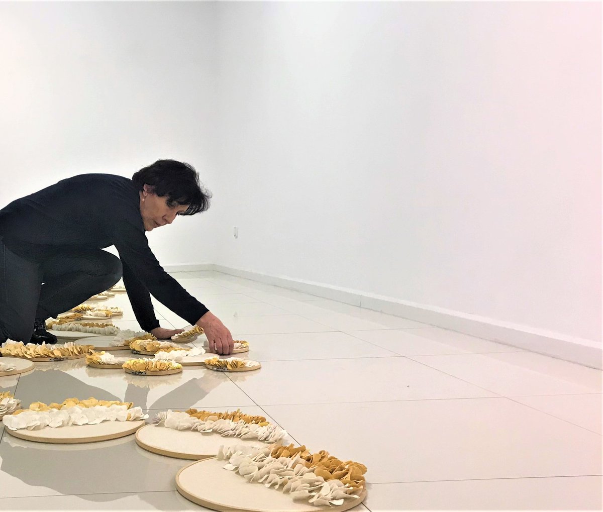 arteactualex's tweet photo. 💥 ¡Nueva #entrevista en la web! @Bea_Ackles nos presenta a la #artista Isabel Campón 

“Mi obra es siempre materia pensada sobre la que necesito dejar impreso mi universo. Trabajo en ellas hasta que el corazón se convierte en una casa habitada”

👇🏻
https://t.co/6auDU8mBqV https://t.co/4YcKtRQfPA
