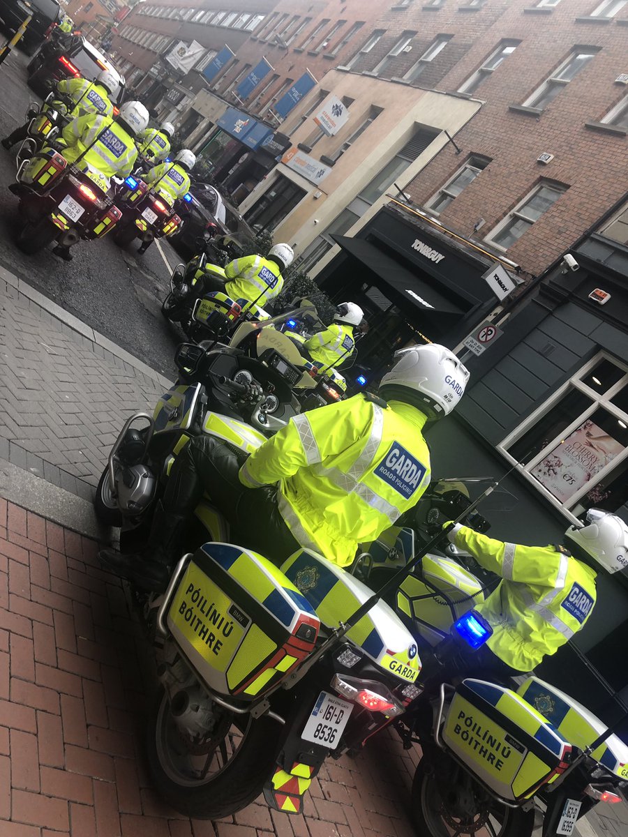 The kind of escort you need on Clarendon Street after you’ve just walked out of Parfumarija &amp; sprayed some of our exclusive scents on your neck 🤷🏻‍♀️ #nicheperfume #dublin #parfumarija