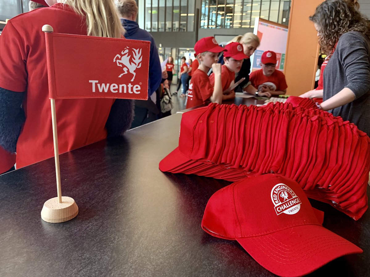 Straks: de finale van de RED Engineers Challenge 2019! De finalisten lopen zich alvast warm en staan te popelen om hun beste idee te presenteren aan de jury. Het belooft een spannende middag te worden! <a href="/Vechtstromen/">Vechtstromen</a> <a href="/Saxion/">Hogeschool Saxion (inactief)</a> <a href="/UTwente/">University of Twente (inactive)</a> @Techniekpact