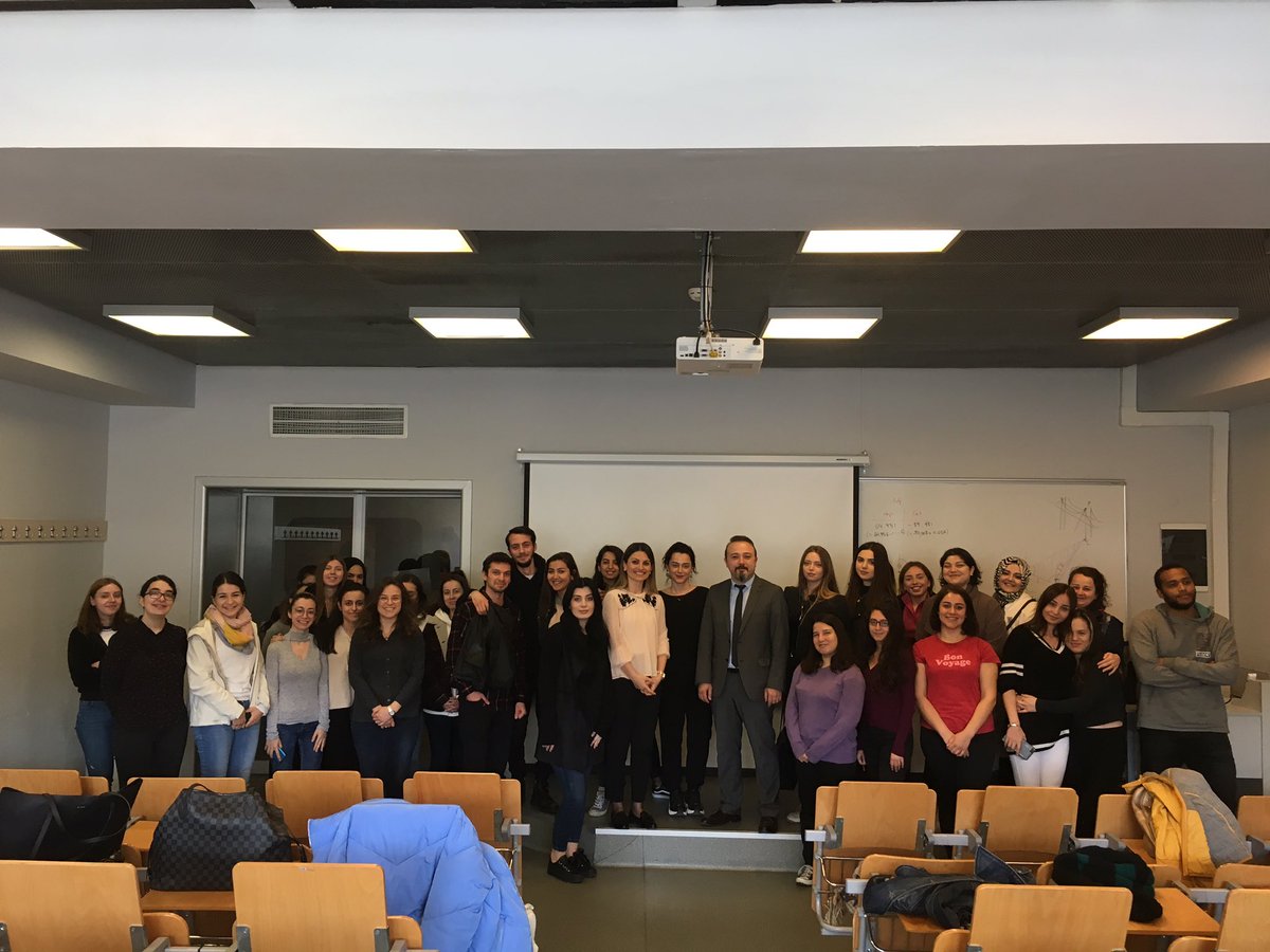 Uğur Okulları İnsan Kaynakları Müdürü Sn. Mustafa Kısacık öğrencilerimizle öğretmenlik mesleğinde insan kaynağının nasıl yönetildiğine dair önemli bilgiler paylaştı. Kendisine davetimizi kabul ettiği için çok teşekkür ederiz. ☘️💫