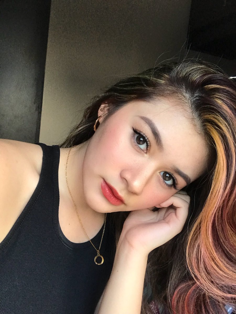RaineSalamante's tweet photo. rose colored girl 🥀 https://t.co/bWVAIWhWfu