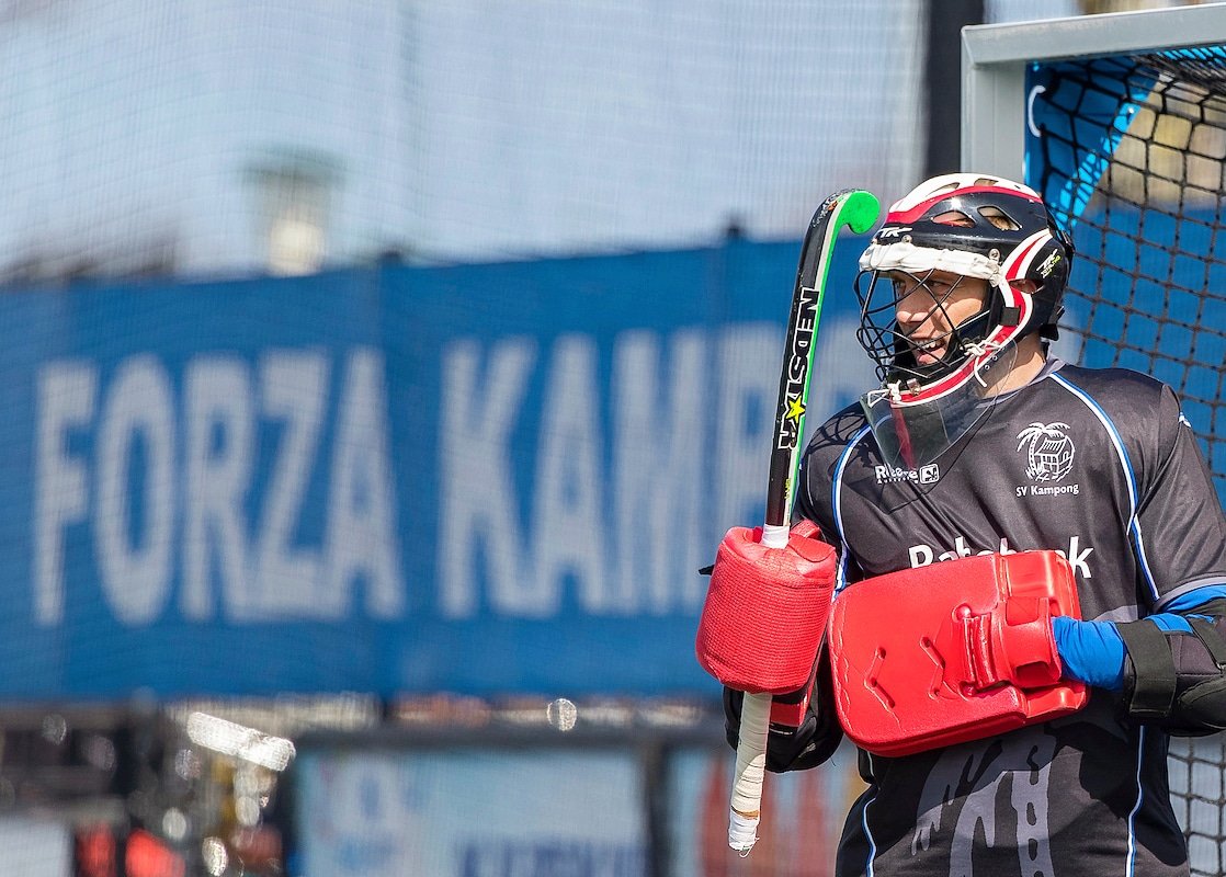 Exactly what this says 👇 "Forza Kampong"!!! <a href="/EHLHockeyTV/">Euro Hockey League</a> KO16 <a href="/KampongHockey/">SV Kampong Hockey</a> v RWK tomorrow night! #EHL #KO16 📸: <a href="/willemvernes/">willemvernes</a>