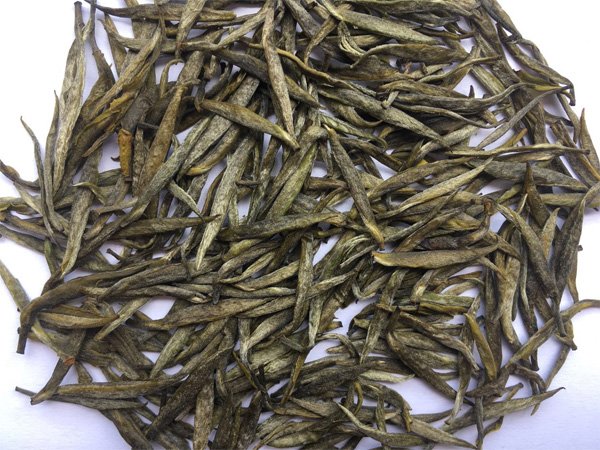 wufengtea's tweet photo. The real Jun Shan Yin Zhen yellow tea is brownish yellow &amp; green in color. 
The real Jun Shan Yin Zhen yellow tea gives kind of sugar flavor. And the taste is very mellow sweet.
The Meng Huang reduce the freshness of tea, improve the maturity of tea. https://t.co/9UvG6R3Y9v
