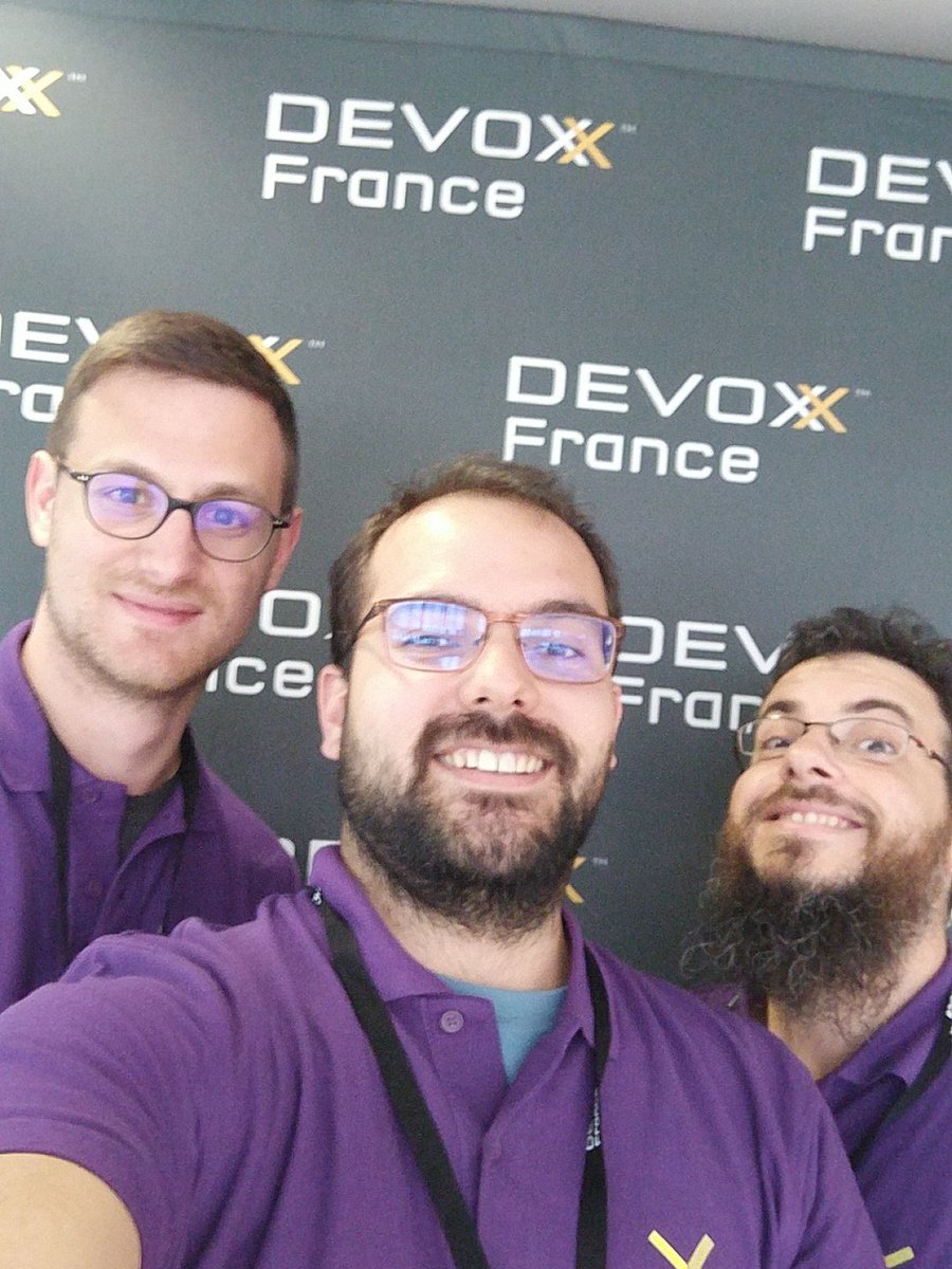 SylvainLABRE's tweet photo. L'équipe @SQLI_FR est présente à #Devoxx #DevoxxFR. On apprends plein de trucs cool, et on ramène plein de goodies ! 😁 @DanaruDev @BallanRomain @SQLI_recrute https://t.co/WMI0Jr6LWk