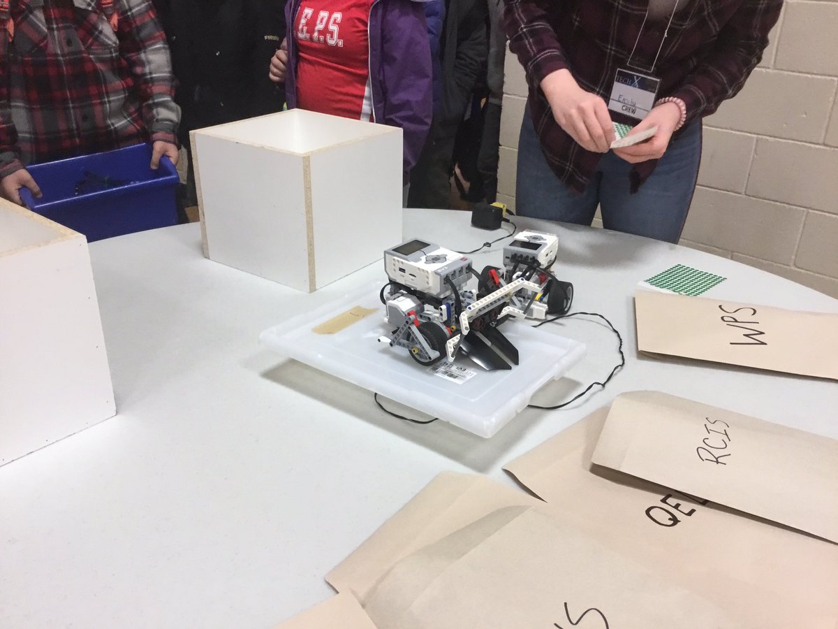 room109rcis's tweet image. Our robots meet the build specs and we are ready to rumble #RCDSBTechX #RCI