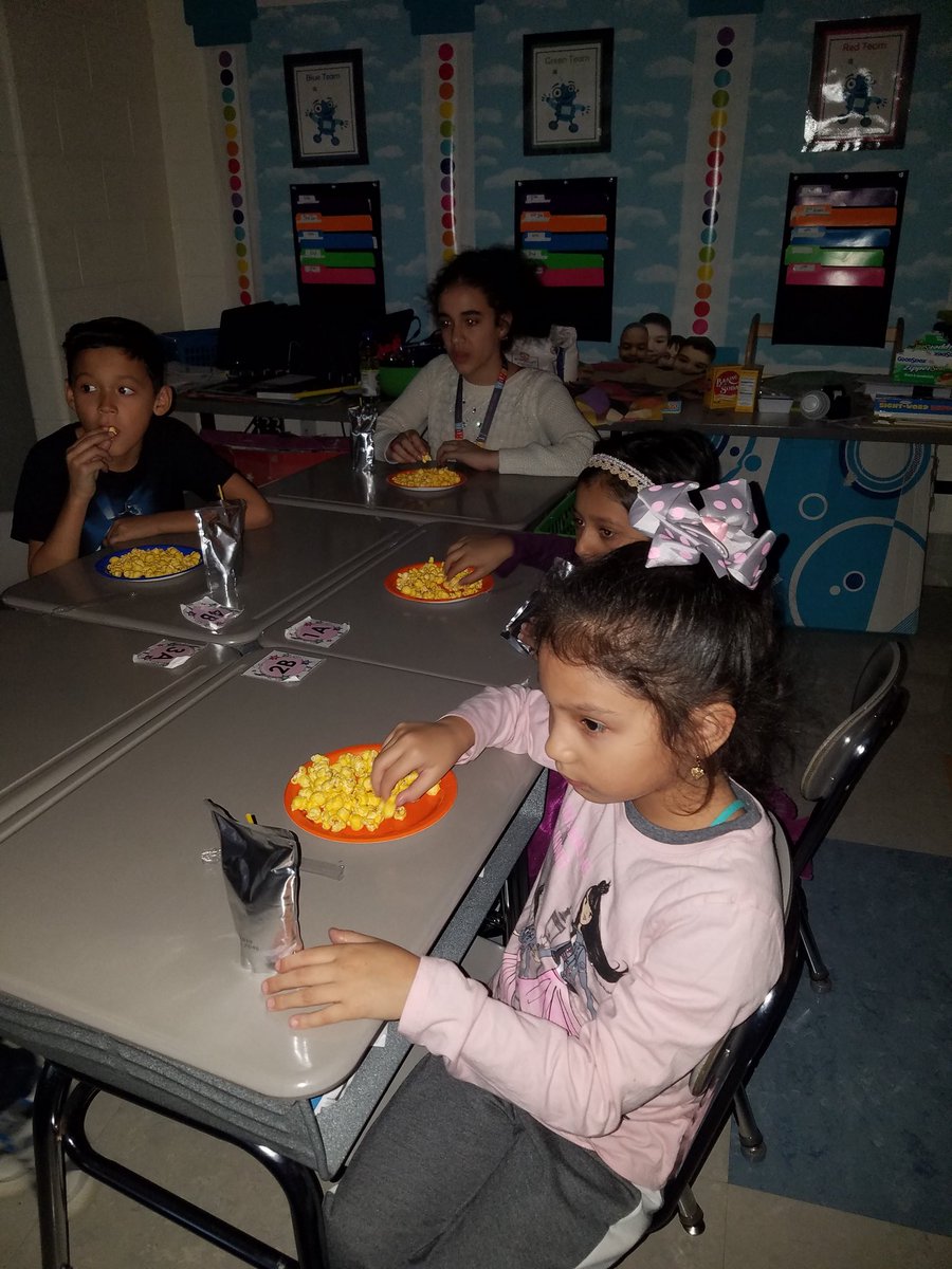 BloominginESL's tweet photo. Imagine Learning Popcorn and educational movie party for ELLs who met their goals on Thanksgiving break. So proud of them!#wilburinspired #imaginelearning #ellchat #colonialsd https://t.co/pepYHH0laB