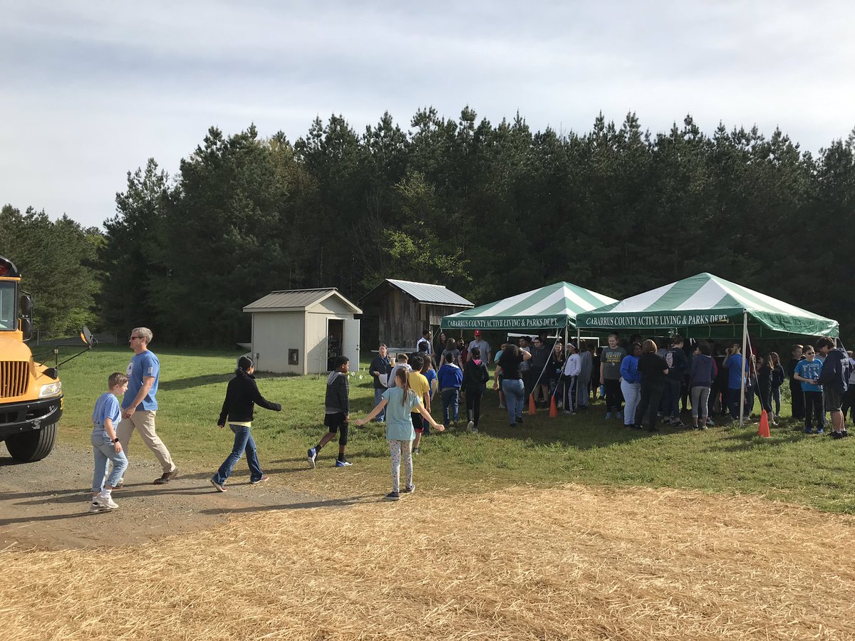CCSSTEM's tweet photo. @CabCoSchools #CCS_STEM & #CCS_CTE students from @CentralCabarrus @CCHS_CTE have taken over Lomax Farm & are teaching 6th graders from @CCGriffinMS all about ag-science! Thank you @carolinafarm for making this possible!! https://t.co/DdhUnLwS6R