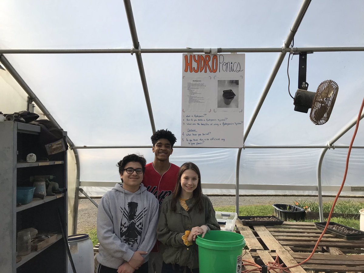 CCSSTEM's tweet photo. @CabCoSchools #CCS_STEM & #CCS_CTE students from @CentralCabarrus @CCHS_CTE have taken over Lomax Farm & are teaching 6th graders from @CCGriffinMS all about ag-science! Thank you @carolinafarm for making this possible!! https://t.co/DdhUnLwS6R
