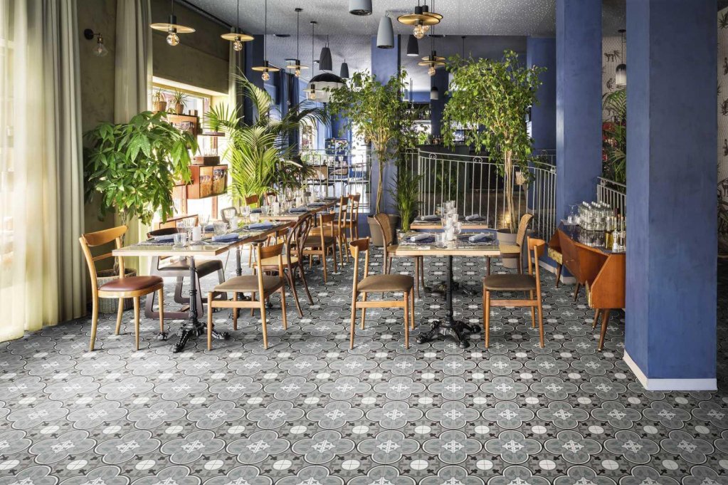 Un pavimento in gres porcellanato che si trasforma in un ammirabile tappeto. Una finitura classica che, riscoperta da Marazzi diventa moderna: la collezione D_Segni Colore, disponibile in tutti gli showroom Salaroli Home

#Salarolihome #Marazzi #design