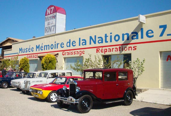 Salon_EpoquAuto's tweet photo. 📌 Si vous partez en vacances, ce #musée a peut-être une chance de se trouver sur votre route. La #N7, toute une histoire ! ☝️L'avez-vous déjà visité ? 👉 https://t.co/kNpeJoINSK Pssst : le musée devrait être présent sur le salon 2019.
.
.
#nationale7 #voitureancienne https://t.co/PGgGxUEpQn